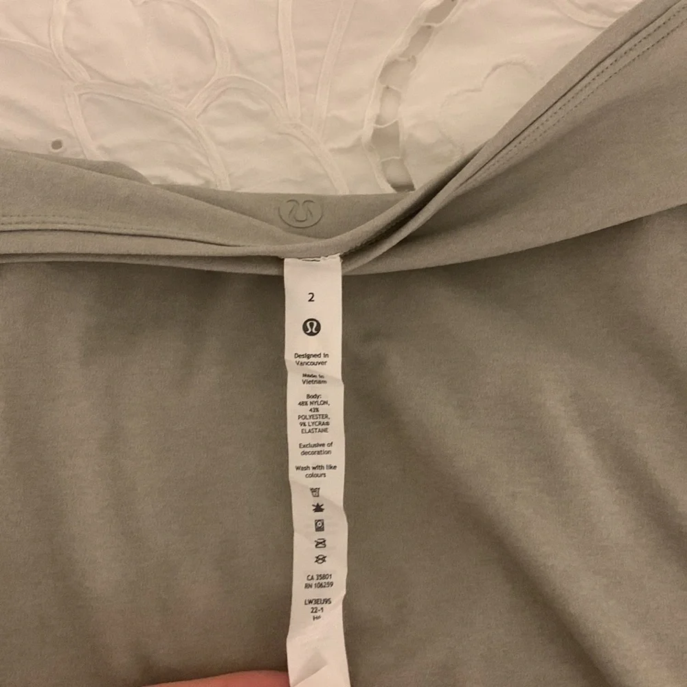 Lululemon Back in Action Long Sleeve Shirt *Nulu colour Raw Linen size 2 - Picture 4 of 5